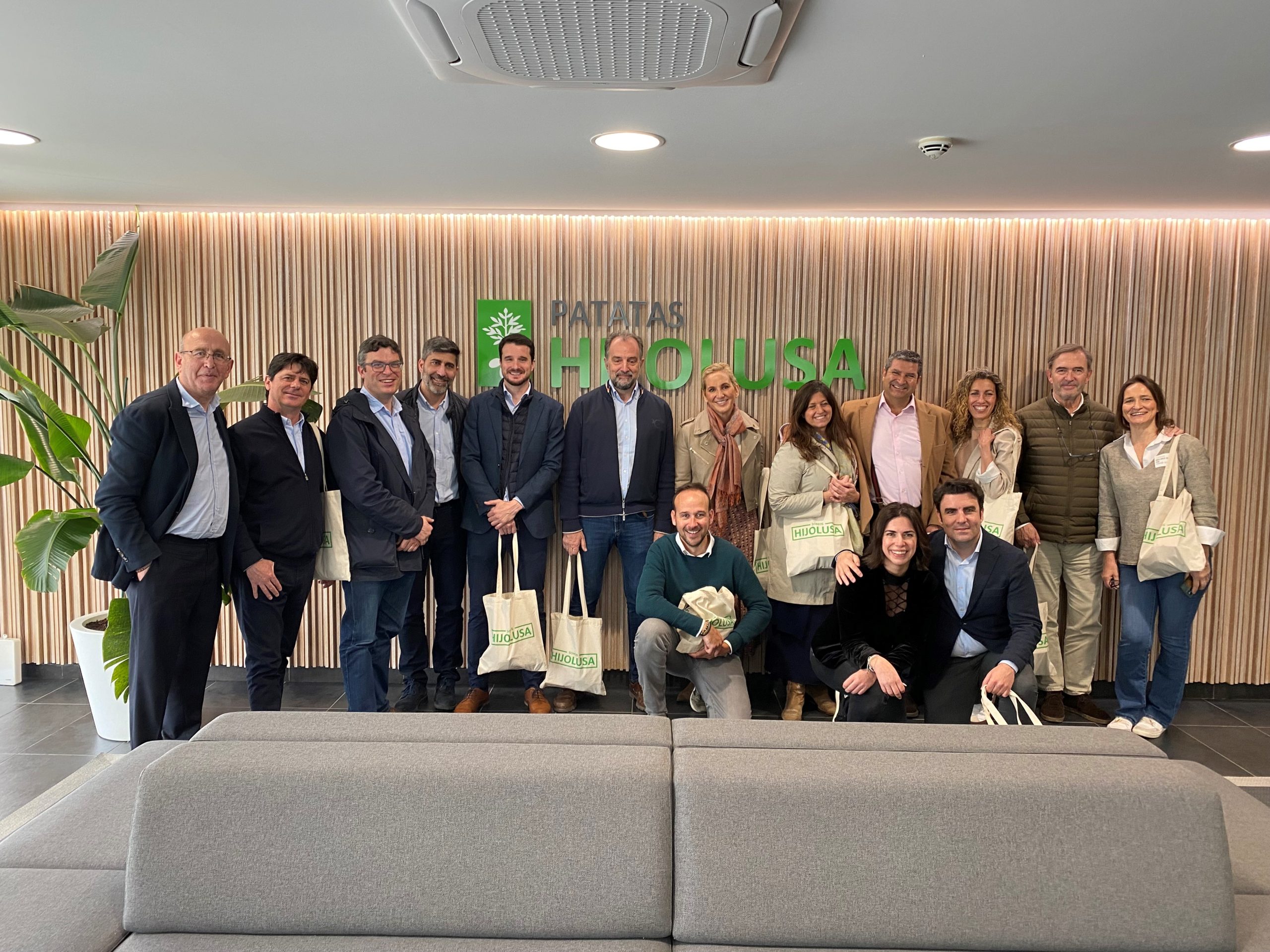 Hijolusa recibe la visita de alumnos del AMP Castilla y León 2020 del Instituto de Empresa VISITA IE scaled